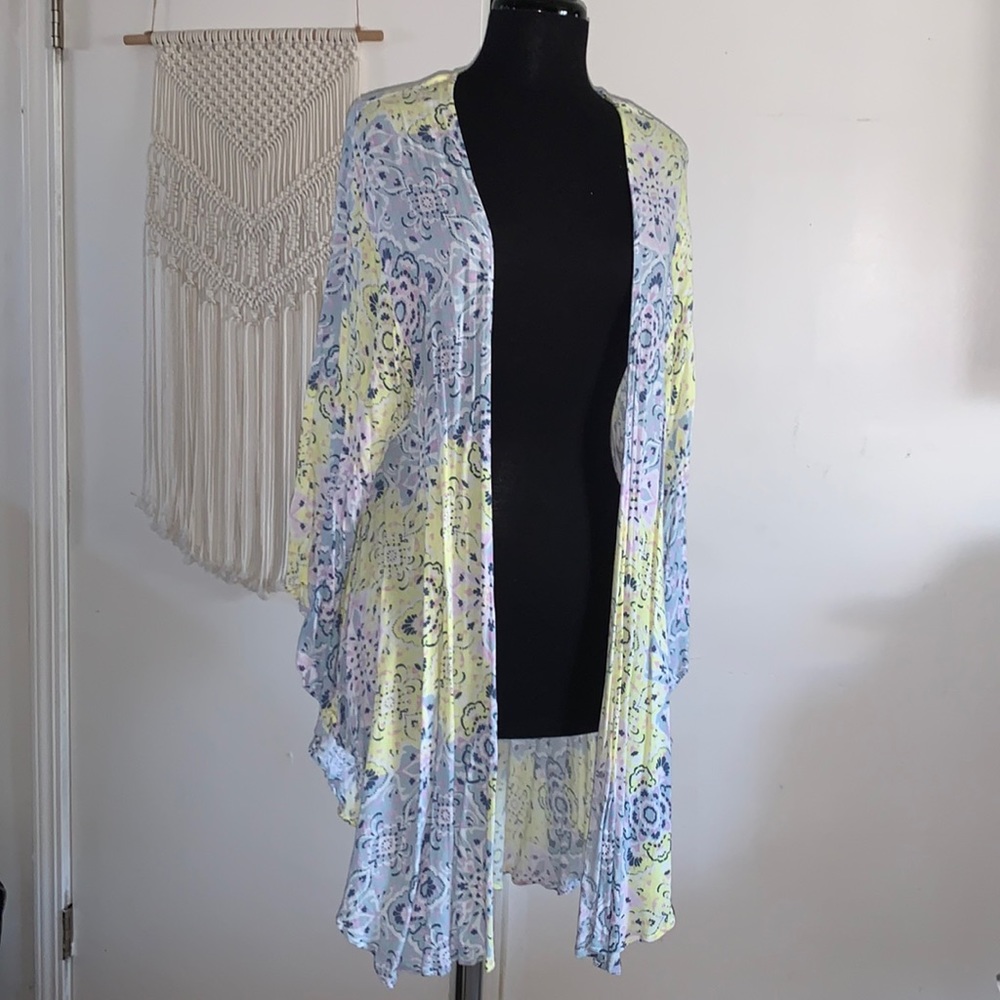 TORRID BLUE MEDALLION SHIRTTAIL KIMONO SIZE 1/2